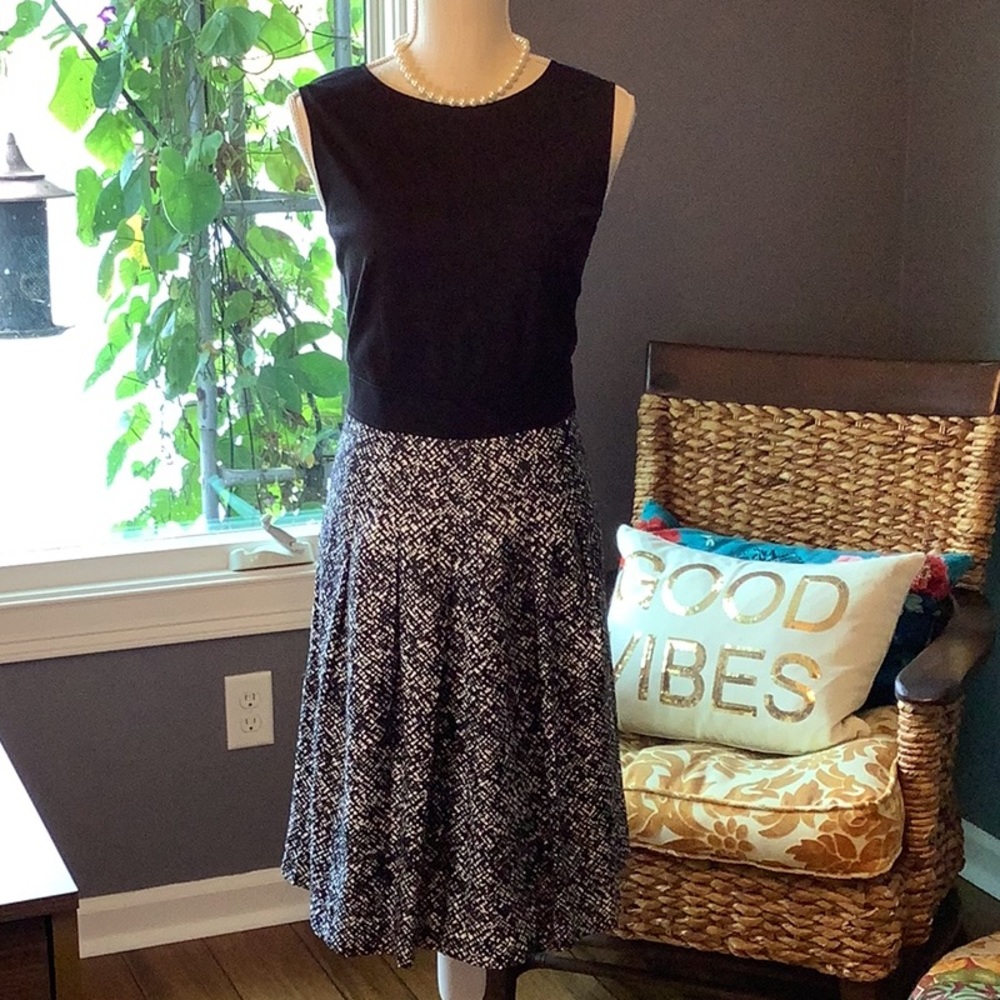 Anne Taylor Black & White Sleeveless Dress